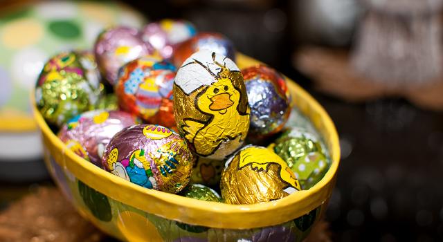 Mini chocolate Easter eggs are usually served in a cardboard paper egg