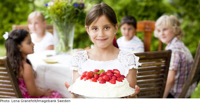 midsummer-children-cake