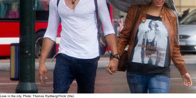 dating-holding-hands-love-stockholm