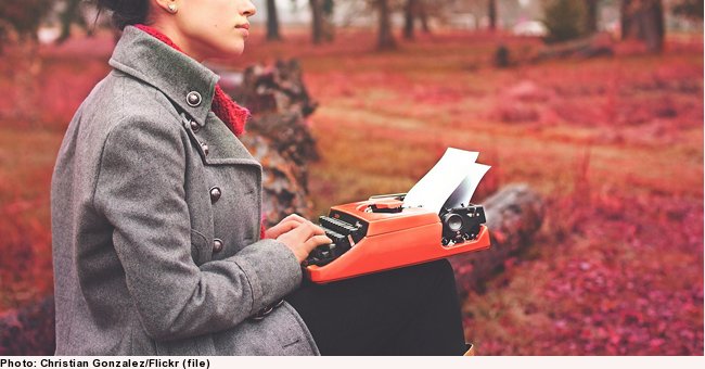 girl-typewriter-autumn
