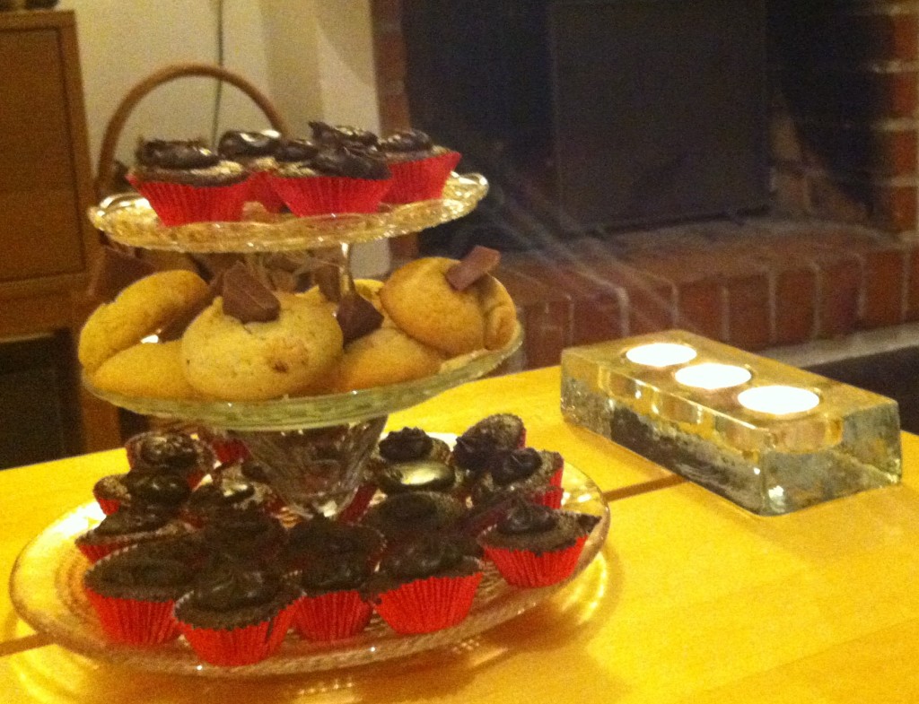 IMG_0489 IMG 0489 1024x785 Swedish DIY tips: make your own 3 teir cookie plate