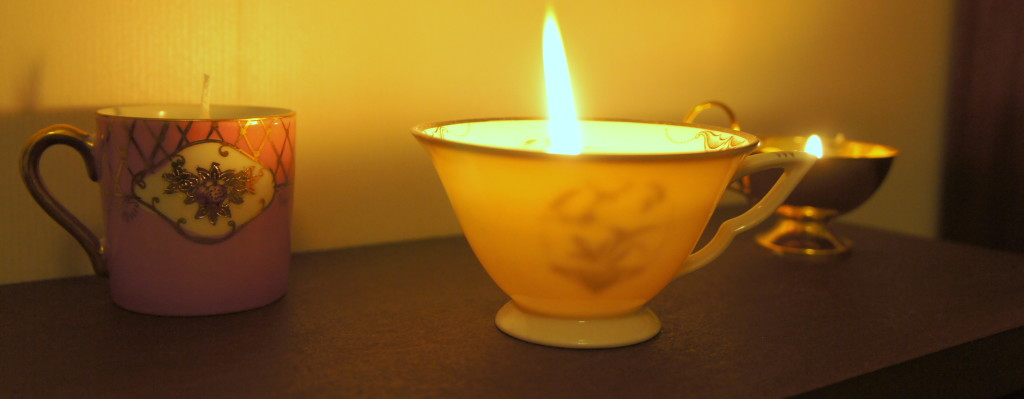 SONY DSC DSC01141 1024x399 Swedish DIY: teacup candles