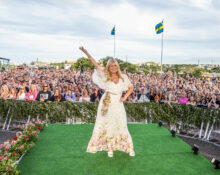 Pernilla Wahlgren in front of the audience at Allsång på Skansen in July 2024