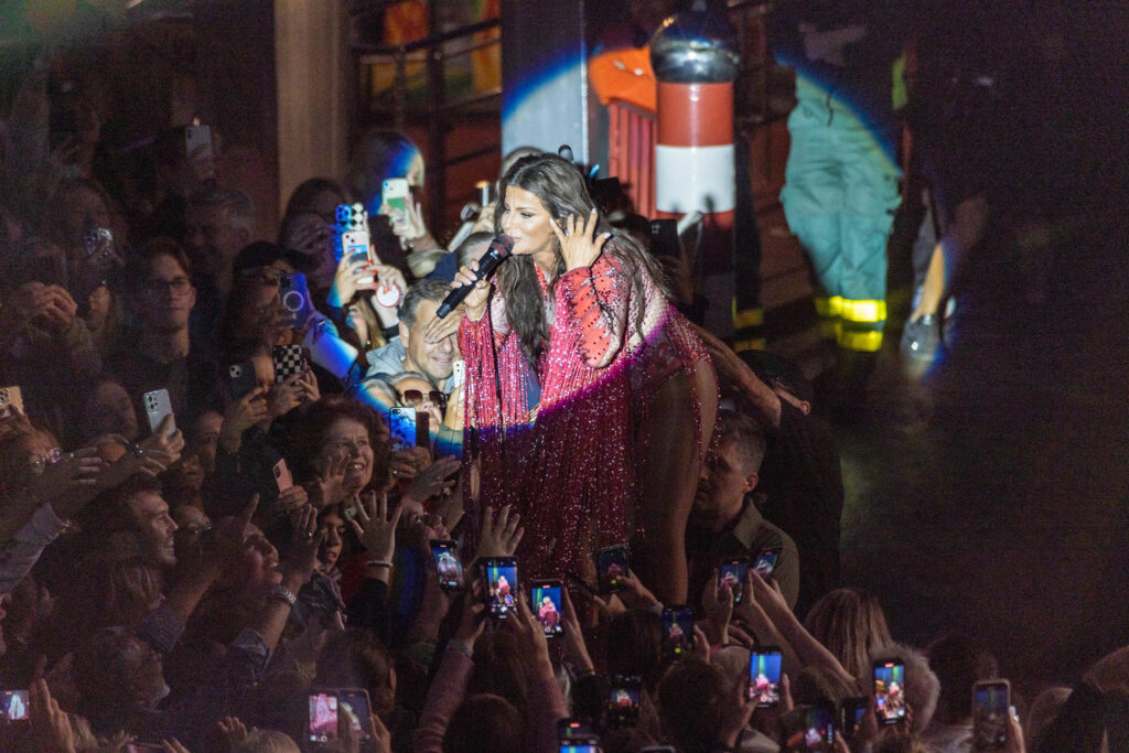 Carola with the crowd at Gröna Lund